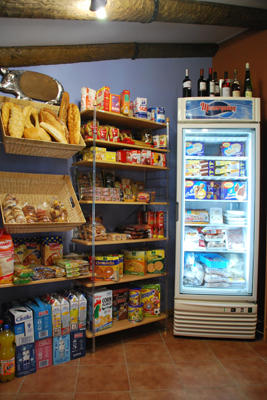 Alimentaci&oacute;n, vinos y licores, pastas, frutos secos.