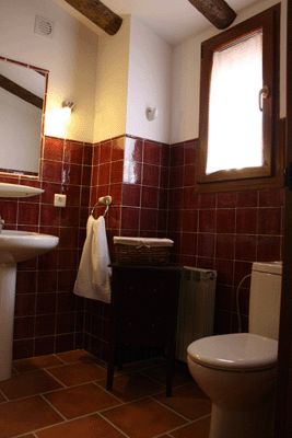 Habitaci&oacute;n El Azafr&aacute;n Ba&ntilde;o.